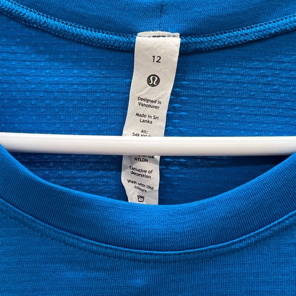 Lululemon short sleeve NWOT - Picture 4 of 4